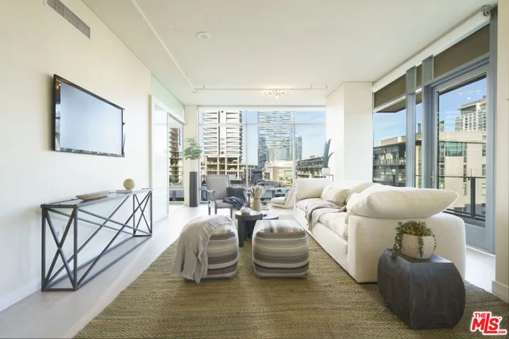 1100 S Hope Street 716, Los Angeles, California 90015