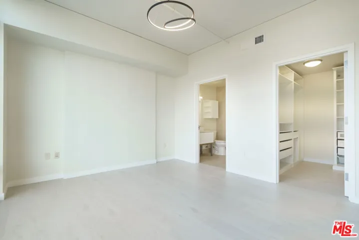 1100 S Hope Street 716, Los Angeles, California 90015