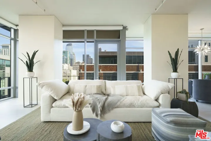 1100 S Hope Street 716, Los Angeles, California 90015