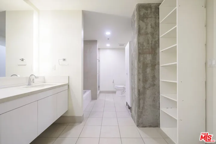 1100 S Hope Street 716, Los Angeles, California 90015
