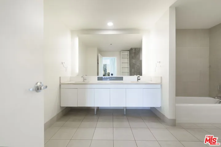1100 S Hope Street 716, Los Angeles, California 90015