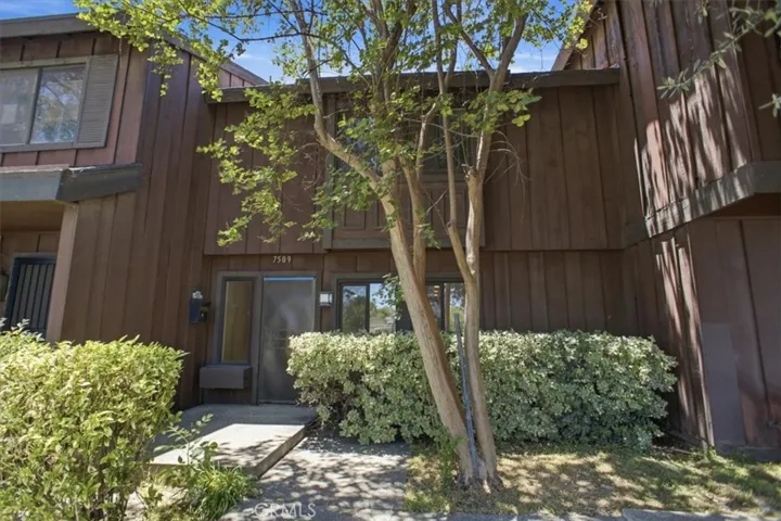 7509 Winnetka Ave, Winnetka, California 91306