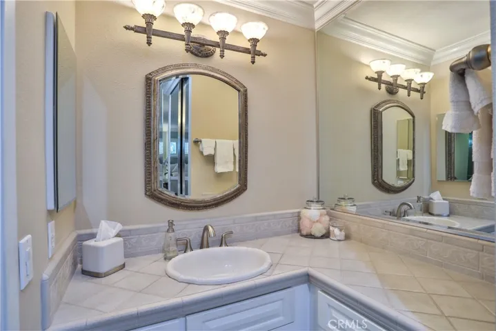 1345 N Erin Avenue, Upland, California 91786