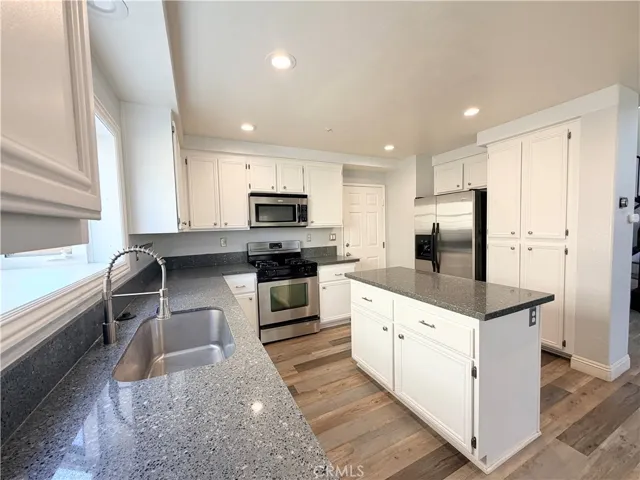 15096 Fox Ridge Drive, Fontana, California 92336