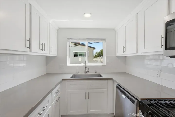 1224 24th, Santa Monica, California 90404
