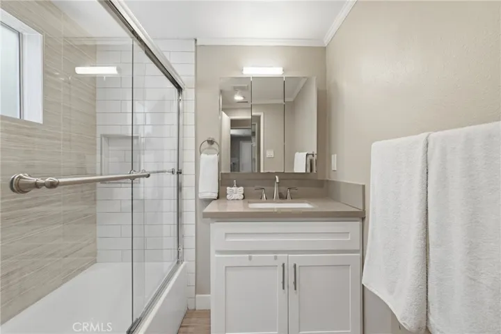 1224 24th, Santa Monica, California 90404