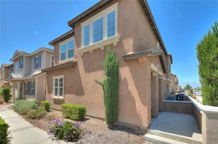 6130 Snapdragon, Eastvale, California 92880