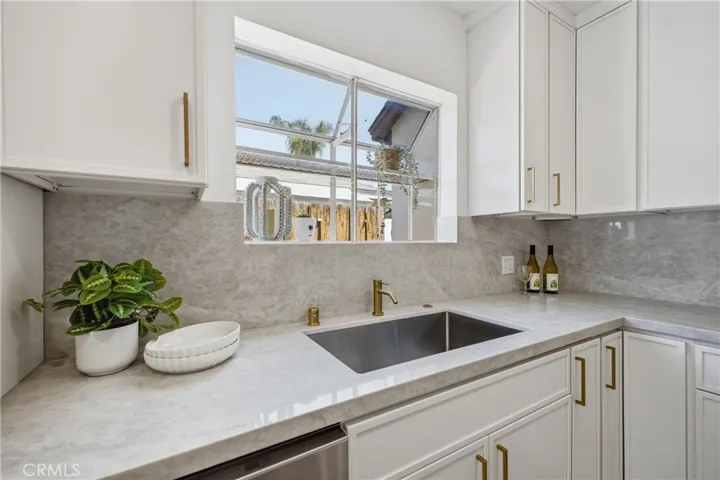 6845 Aura Avenue, Reseda, California 91335