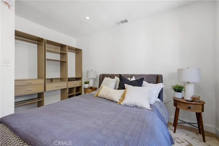 6845 Aura Avenue, Reseda, California 91335