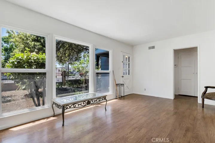 lLght and bright Living room