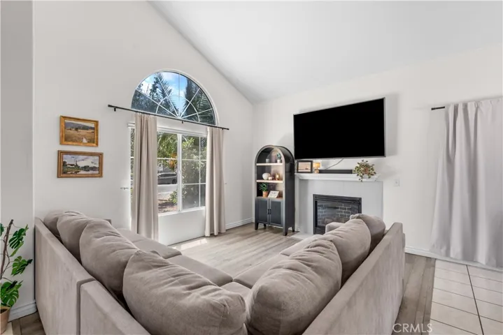 12768 Berrydale, Victorville, California 92392