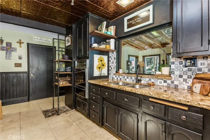 Kitchen/Dining with Breakfast and Coffee Bars