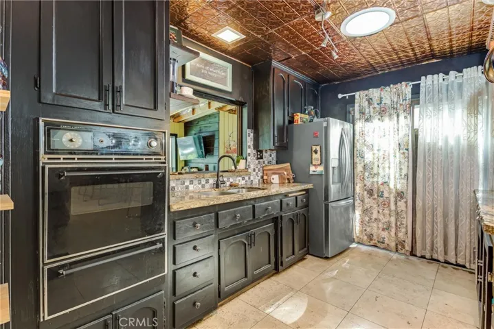 Kitchen/Dining with Breakfast and Coffee Bars
