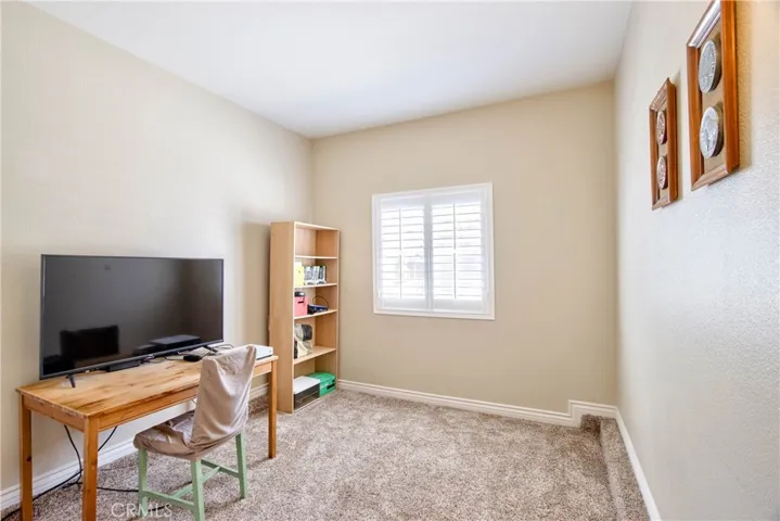 Main level bonus room.