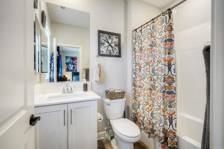 3rd floor en-suite bathroom