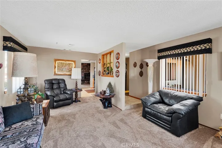19031 Shoshonee, Apple Valley, California 92307