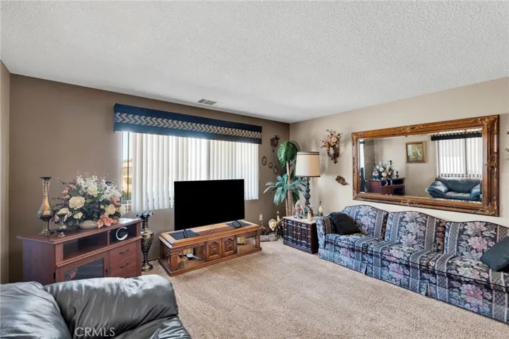 19031 Shoshonee, Apple Valley, California 92307