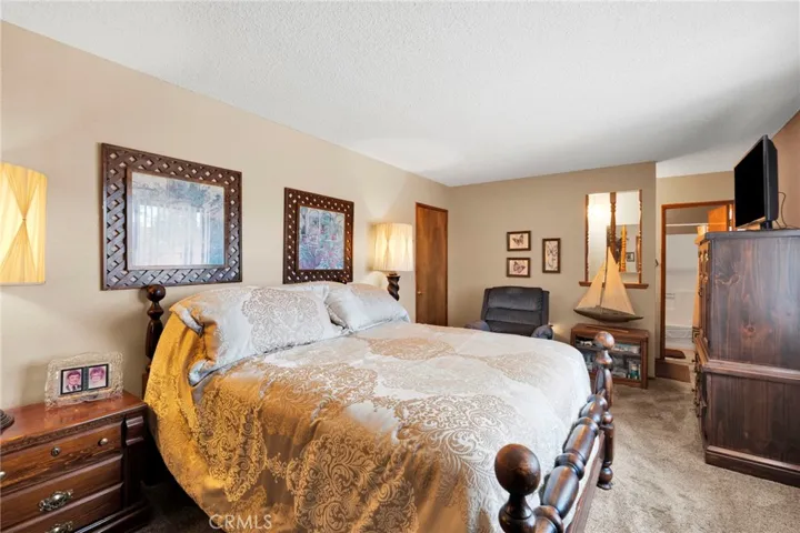 19031 Shoshonee, Apple Valley, California 92307