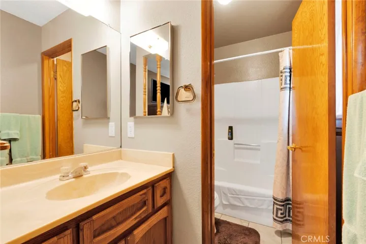 19031 Shoshonee, Apple Valley, California 92307