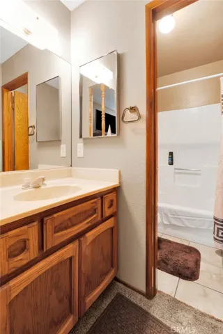 19031 Shoshonee, Apple Valley, California 92307