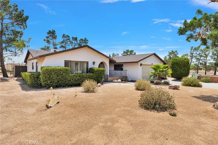 19031 Shoshonee, Apple Valley, California 92307