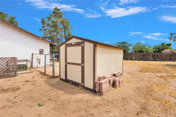 19031 Shoshonee, Apple Valley, California 92307