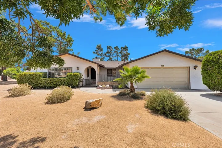 19031 Shoshonee, Apple Valley, California 92307