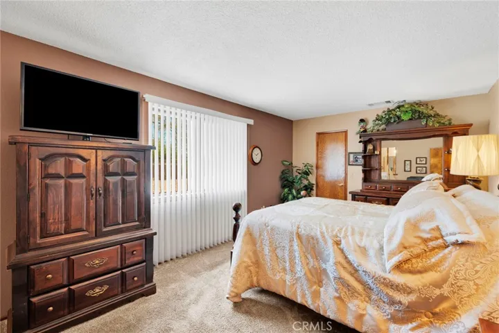 19031 Shoshonee, Apple Valley, California 92307