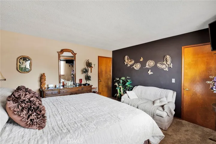 19031 Shoshonee, Apple Valley, California 92307