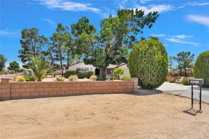 19031 Shoshonee, Apple Valley, California 92307