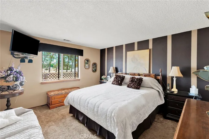 19031 Shoshonee, Apple Valley, California 92307
