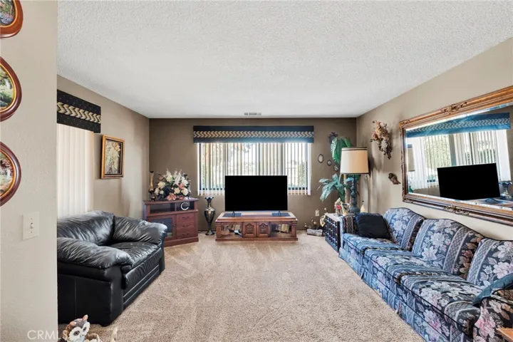 19031 Shoshonee, Apple Valley, California 92307