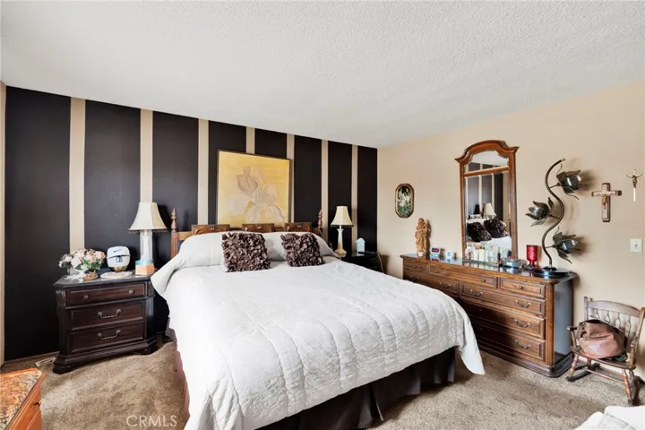 19031 Shoshonee, Apple Valley, California 92307