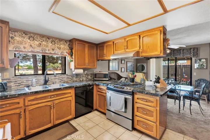 19031 Shoshonee, Apple Valley, California 92307