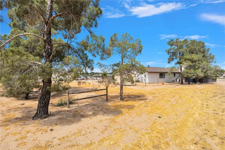 19031 Shoshonee, Apple Valley, California 92307