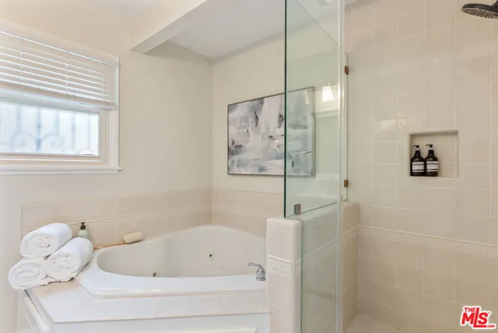 Second full bath, Jet Tub, Sho