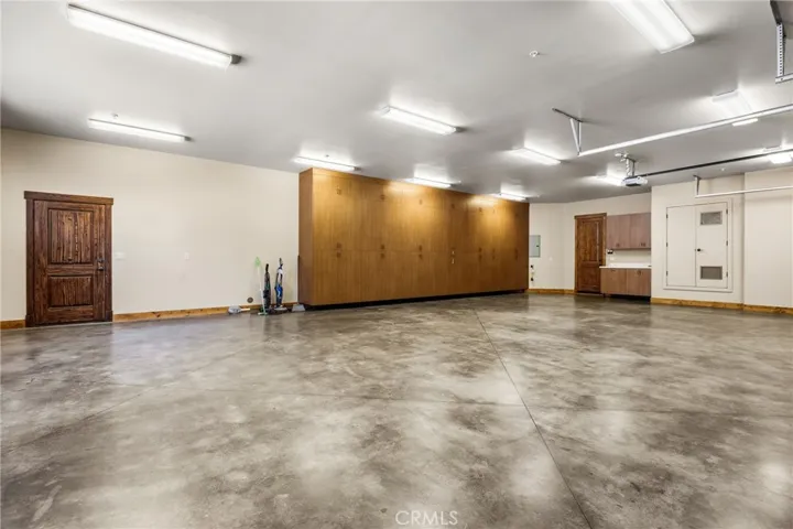 Oversized garage