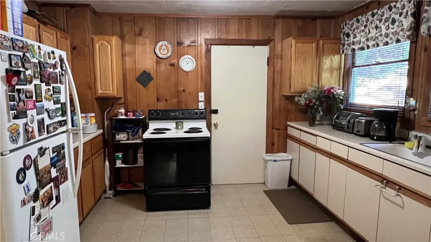 10537 Foothill Road, Loch Lomond, California 95461