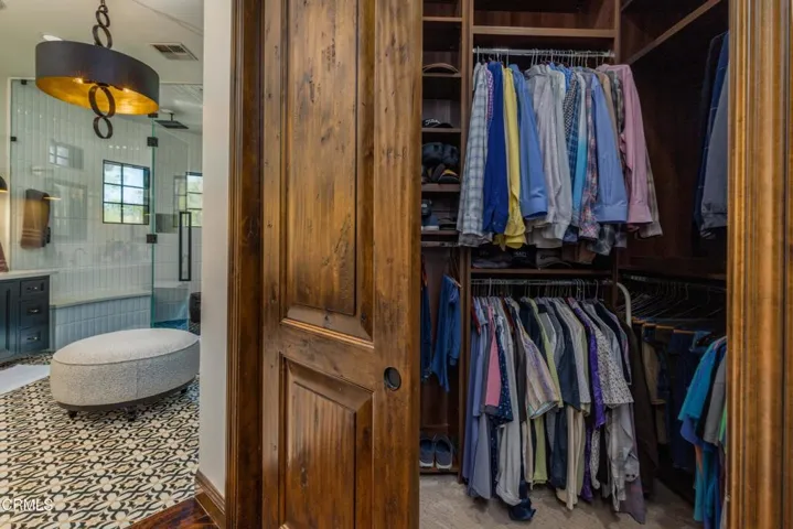 69_closet_1