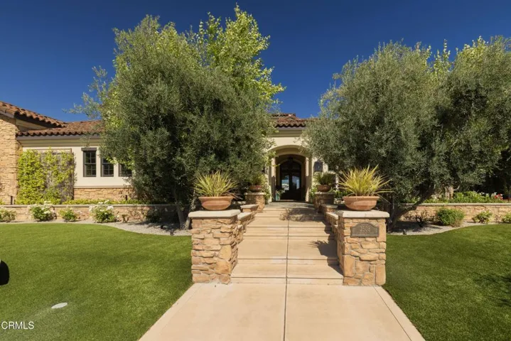 07_front_exterior_2