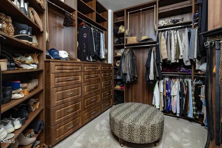 70_closet_2