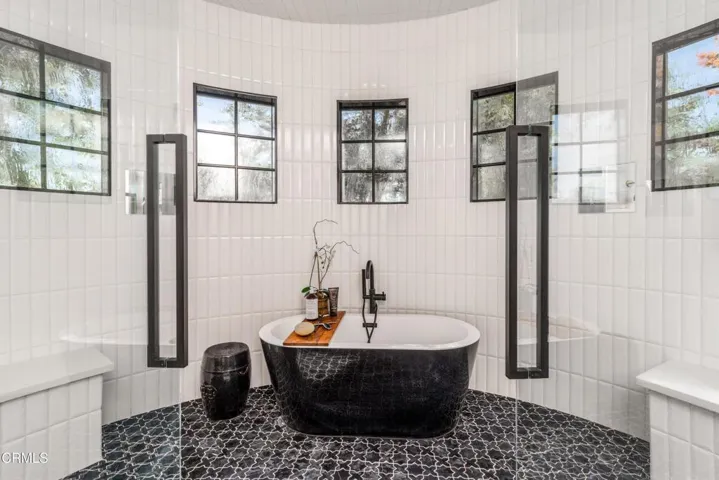 64_master_bathroom_2