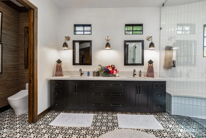65_master_bathroom_3