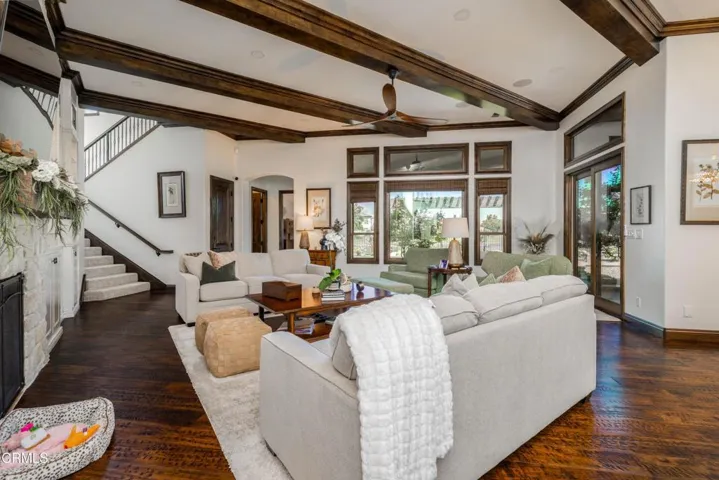 19_living_room_4