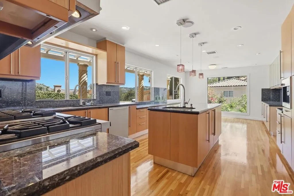 4613 Reforma Road, Woodland Hills, California 91364 — photo 4