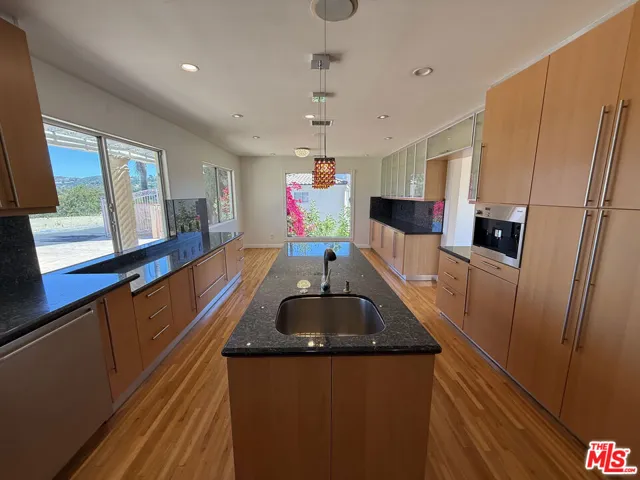 4613 Reforma Road, Woodland Hills, California 91364