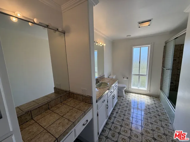 4613 Reforma Road, Woodland Hills, California 91364