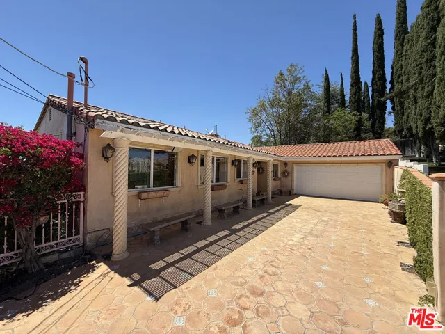 4613 Reforma Road, Woodland Hills, California 91364