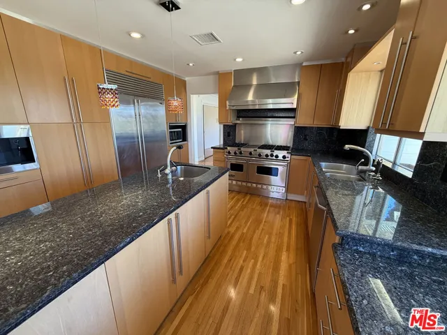 4613 Reforma Road, Woodland Hills, California 91364