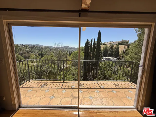 4613 Reforma Road, Woodland Hills, California 91364